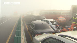 106중 추돌 불렀던 '하얀 암흑'&hellip;안갯길 운전 어떻게?