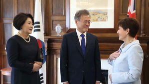 문 대통령, 뉴질랜드 총독 오찬&hellip;"양국 함께 포용정신 가꾸길"