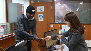 특별귀화 마라토너 에루페 '청양 오 씨' 시조 됐다&hellip;법원 허가받아