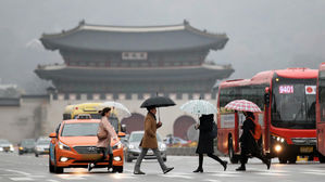 오전까지 비, 오후부터 기온 뚝&hellip;서해안 옅은 황사