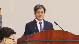 김명수 대법원장 "사법농단 사건 수사협조는 불가피한 선택"