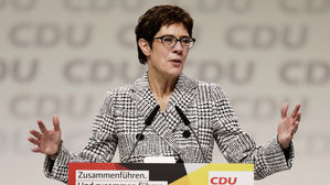 독일 기민당 대표에 메르켈 측근 크람프-카렌바우어 당선