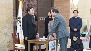 [포토] "단식 빨리 끝나길"&hellip;손학규&middot;이정미 대표 찾은 이낙연 총리