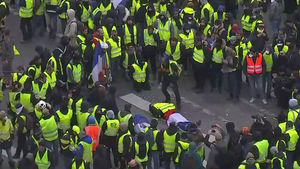 '노란조끼 운동' 시위 규모 점점 커져&hellip;마크롱 퇴진 요구