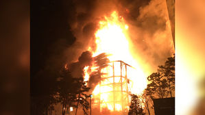 [제보영상] 밤하늘로 치솟은 10m 불기둥&hellip;의정부 모델하우스 화재