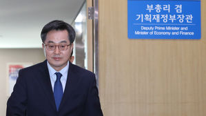 김동연 "저는 '文 정부' 초대 부총리"&hellip;한국당 영입설 일축