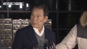 "공천 바란 것 아냐" 윤장현 전 시장, 14시간 조사 후 귀가