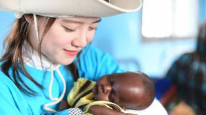[SBS Star] Koo Hye Sun Spreads the Message of Hope with Her Visit to Africa