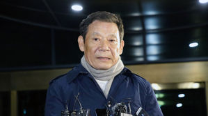 윤장현 전 시장 등 5명, 채용 청탁 혐의로 추가 기소돼