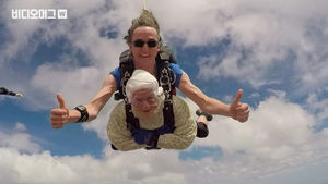 호주 102세 할머니 스카이다이빙 성공&hellip;특별한 사연