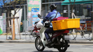 단순노무 일자리 10만 개 ↓&hellip;2013년 통계작성 후 최대폭 감소