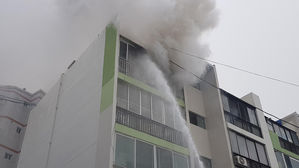 김해 아파트서 화재&hellip;거주자 추정 남성 숨져