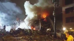 日 삿포로 식당 대형 폭발 뒤 붕괴&hellip;건물 집어삼킨 불길