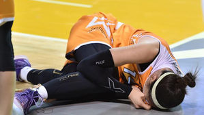 여자농구 대들보 KB 박지수, 오른 발목 부상