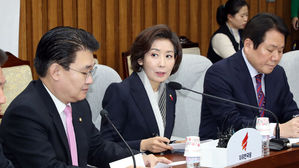 나경원 "특감반 의혹 본질은 민간인 사찰&hellip;우윤근, 도망출국"