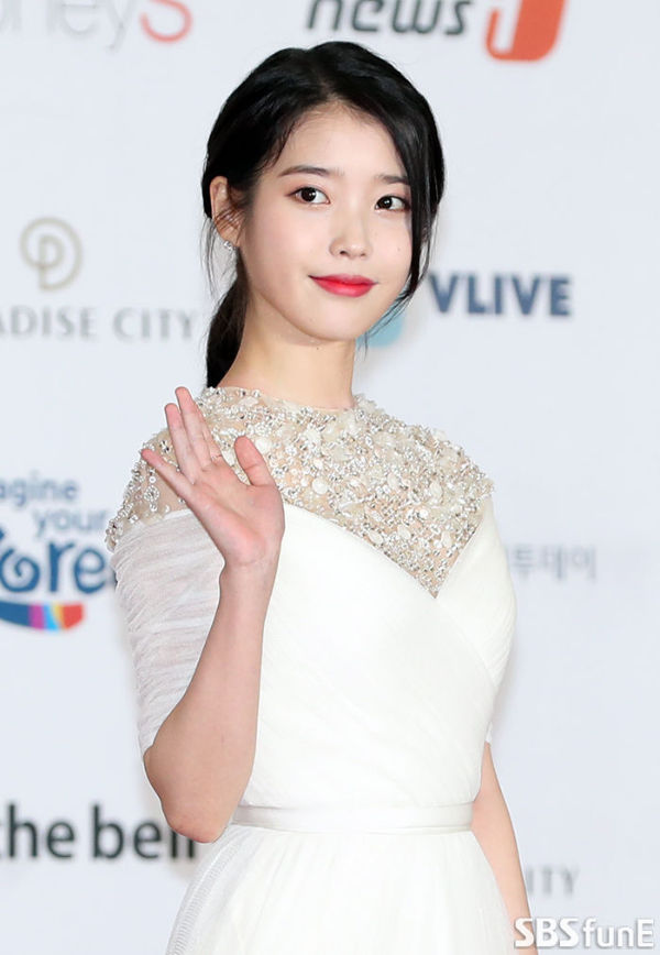 IU