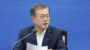 靑 참모 이어 국무위원들 격려 나서는 문 대통령&hellip;"지치지 말자"