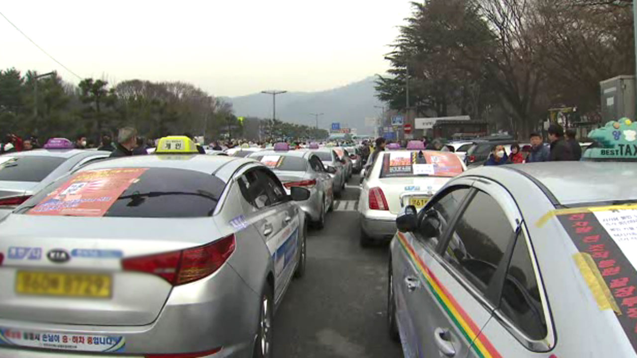 서울 가는 택시들로 고속도로 '꽉꽉'…전국 곳곳 '몸살'