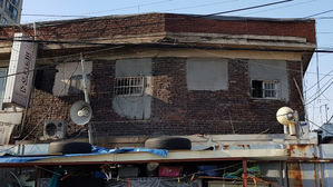 철거 앞둔 천호동 성매매업소 화재&hellip;1명 사망&middot;3명 중태