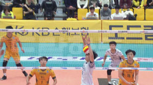 야구 아니라 배구에서도?&hellip;조명 때문에 볼 놓친 노재욱