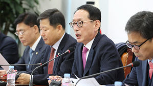 한국당, 靑 특감반 사찰의혹 집중공세&hellip;추가고발에 檢 항의방문도