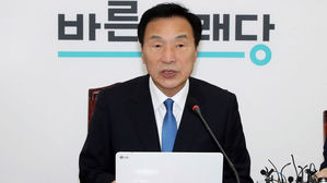 손학규 "文정부 경제방향 의심…경제 내리막길 재촉해"