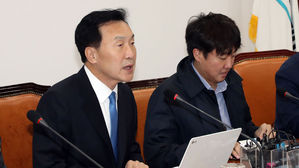 손학규 "文정부 경제방향 의심…경제 내리막길 재촉해"