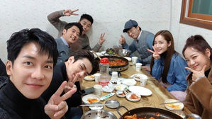 [SBS Star] 'BUSTED 2' Members Welcome Their New Member Lee Seung Gi!
