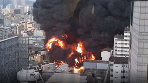 [제보] 치솟는 연기에 '펑' 폭발음까지&hellip;서울 강남 신축공사장 화재