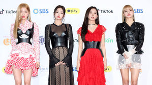 [SBS Star] The Price of BLACKPINK's Outfits at '2018 SBS Gayo Daejun' Is Simply Jaw-dropping
