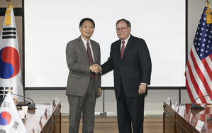 "美, 방위비분담원칙 재검토&hellip;새기준으로 내년 韓日과 협상희망"