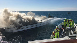 경남 통영서 낚싯배에 불&hellip;승선원 9명 구조