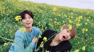 [SBS Star] Park Bo Gum Celebrates BTS V's Birthday with a Cute Picture & Message!