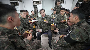 이 총리, 25사단 방문&hellip;"뿌리내린 평화 아니므로 조심히 다뤄야"