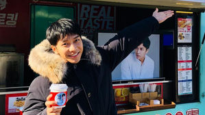 [SBS Star] Lee Seung Gi Gets Fluttered over a Coffee Truck Sent by This Idol Star