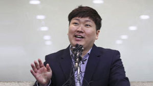 신재민 "靑, 보도자료 수정 압박" vs 정부 "비밀 누설 고발"