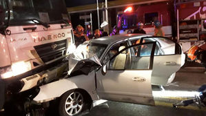 인천서 15t 덤프트럭-승용차 충돌&hellip;20대 2명 중상