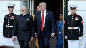 "아프간에 도서관 지어 뭐해?" 트럼프, 인도 모디 총리 조롱
