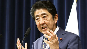 아베 '징용 여론전' 먹혔나&hellip;日국민 80.9% "강경대응 지지"