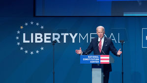 바이든, 과도한 신체접촉 논란에 "부적절한 행동 하지 않아" 해명