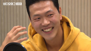 아시안컵 출전하는 김영권, 한국 떠나기 전 보여준 개인기는? (feat.박문성&middot;주바페)