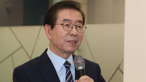 박원순, '문 대통령 헌정곡 무단 사용' 논란에 직접 사과