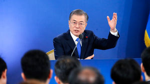 문 대통령 "日정부 겸허한 입장 가져야&hellip;징용 배상 정치 공방 안 돼"