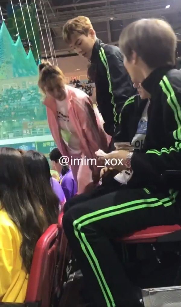 MONSTA X & Weki Meki