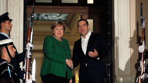 메르켈, 삼엄한 경비 속 그리스 방문&hellip;구제금융 이후 관계 논의