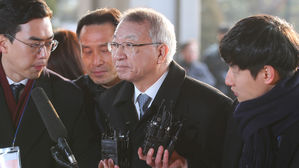 검찰, 양승태 피의자 소환&hellip;'사법농단' 40여개 혐의 조사