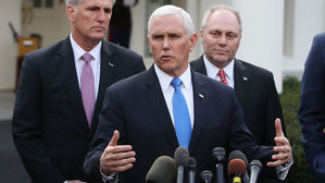 펜스 미국 부통령 "국경 장벽 없이는 협상도 없다"