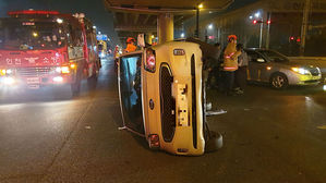 인천 중구 사거리서 승용차 넘어져&hellip;60대 부부 다쳐