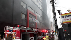 '큰불' 천안 라마다호텔, 작년 스프링클러 감지기 고장 나 적발