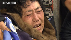 자유한국당 나경원 원내대표실 앞에서 울부짖는 5&middot;18 유족들